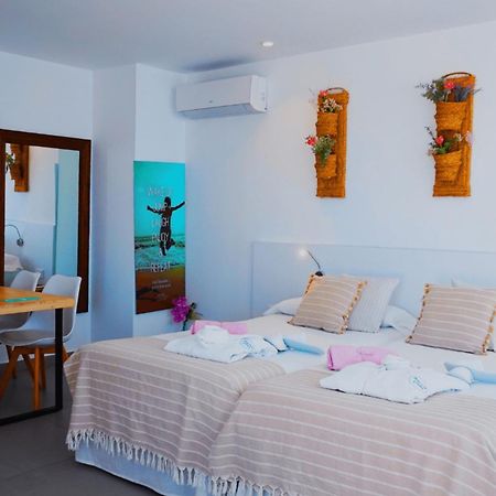 Hotel Apartamentos Marina Playa - Adults Only San Antonio Abad Exterior foto