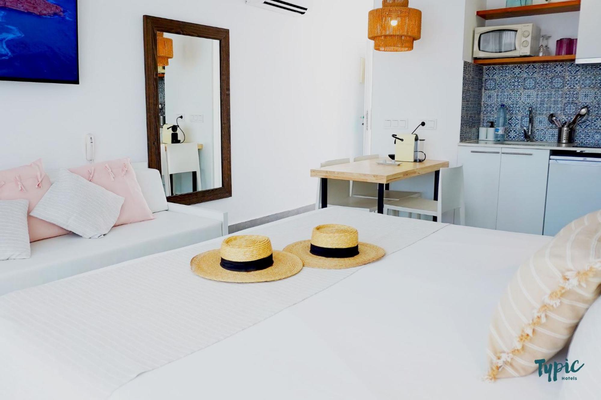 Hotel Apartamentos Marina Playa - Adults Only San Antonio Abad Exterior foto
